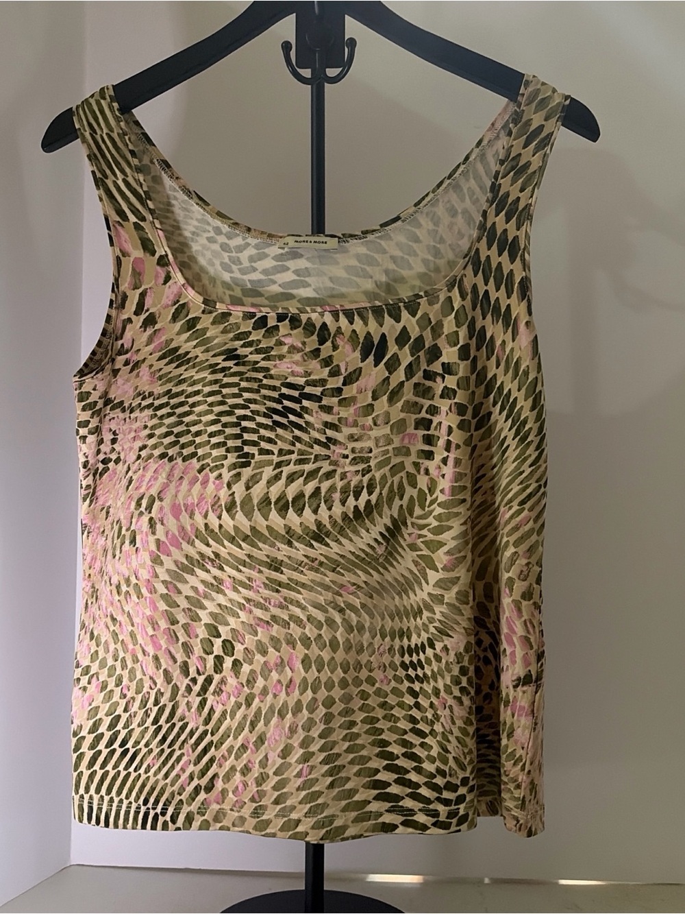 Source Unknown Olive & Pink Swirl Scoop Neck Tank